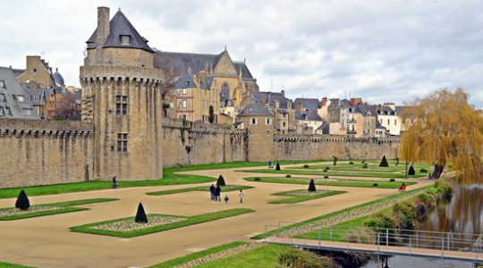 PENTY DANS LE CENTRE DE VANNES