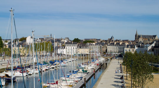 EMPLACEMENT NUMERO UN A 100M DU PORT DE VANNES