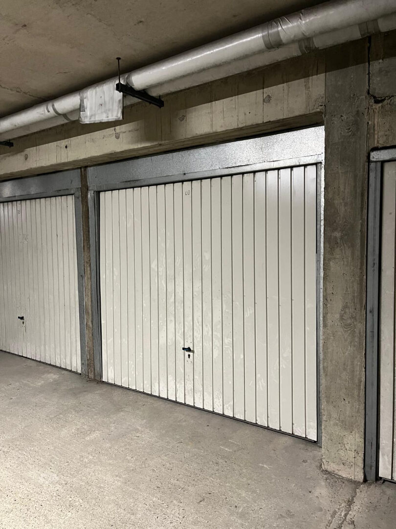 GARAGE SECURISE A VENDRE