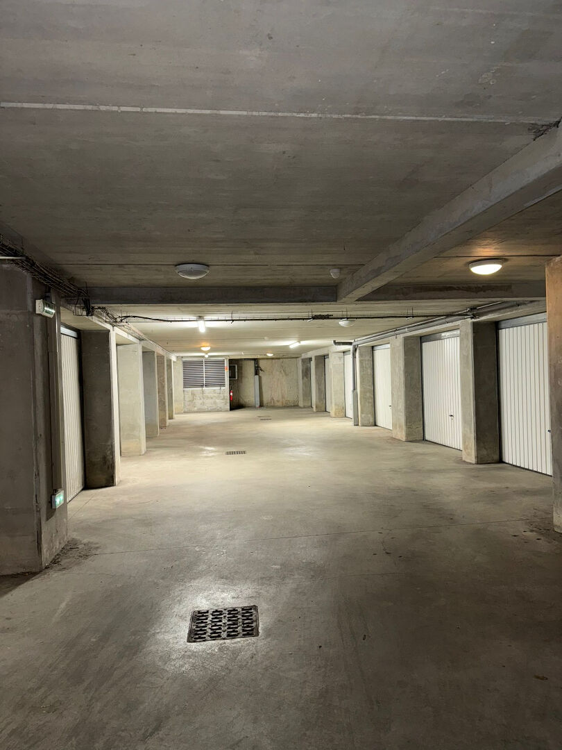 GRAND GARAGE SECURISE A LOUER A VANNES