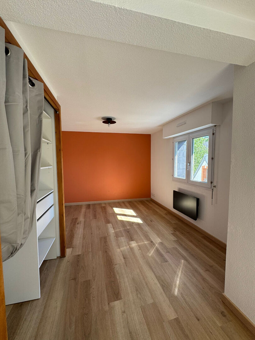 STUDIO INTEGRALEMENT RENOVE A LOUER
