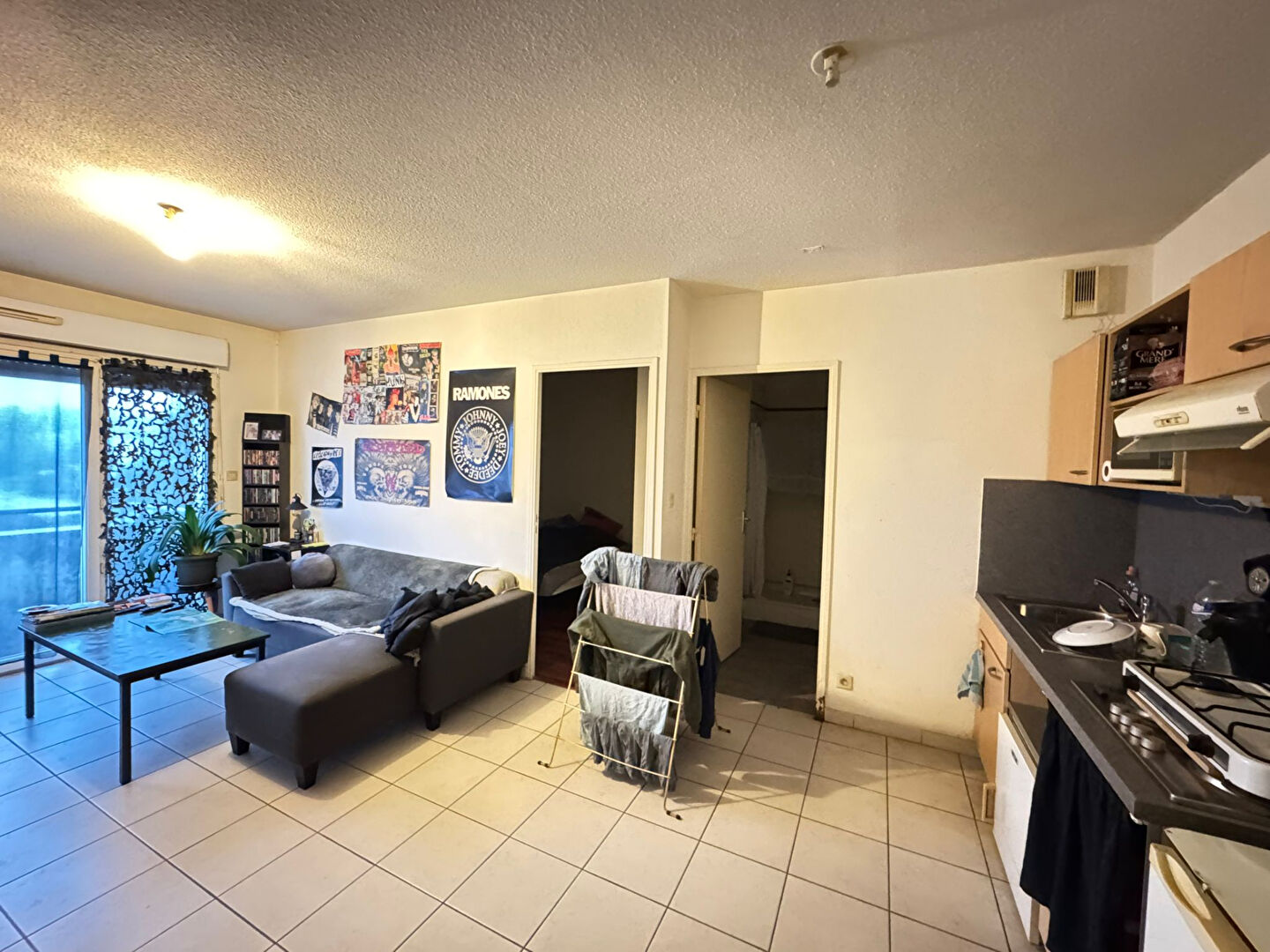 T2 LUMINEUX  A VENDRE À LOCMINE